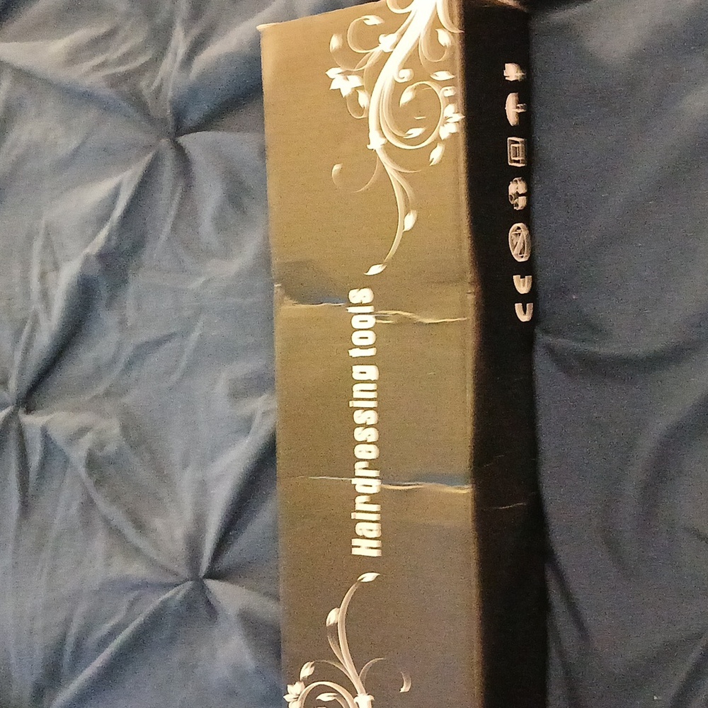 A HAIR CURLER WITH CORD